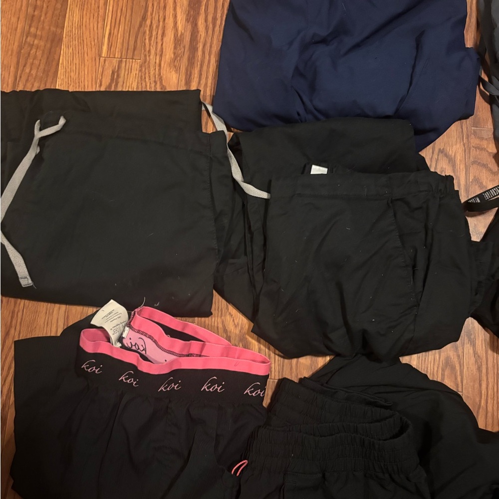 Women’s scrubs set- 11 pieces